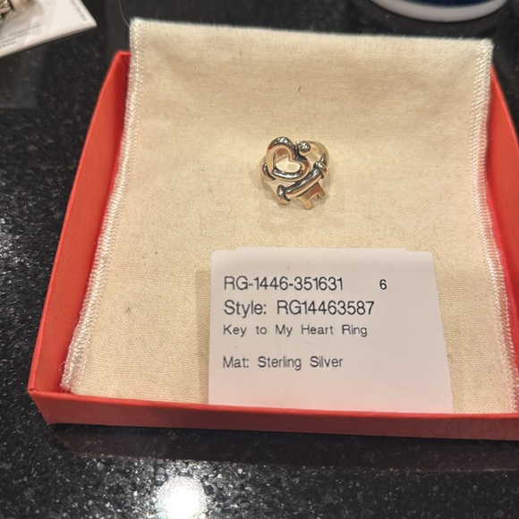 James Avery - Key to my heart size 6 ring - Picture 4 of 4